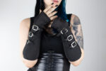 Iron Grip Gloves – Crne gothic rukavice sa kopčama