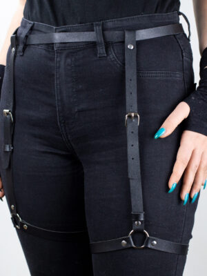 Gothic Leg Harness – Prilagodljivi kaiševi za noge sa metalnim prstenovima
