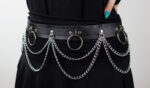 Chain Harness Belt – Gotik kaiš sa lancima i metalnim prstenovima