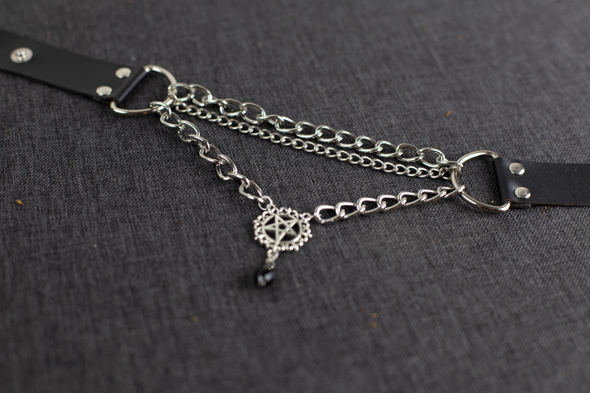 Triple Chain Sigil Choker - Čoker - Image 2