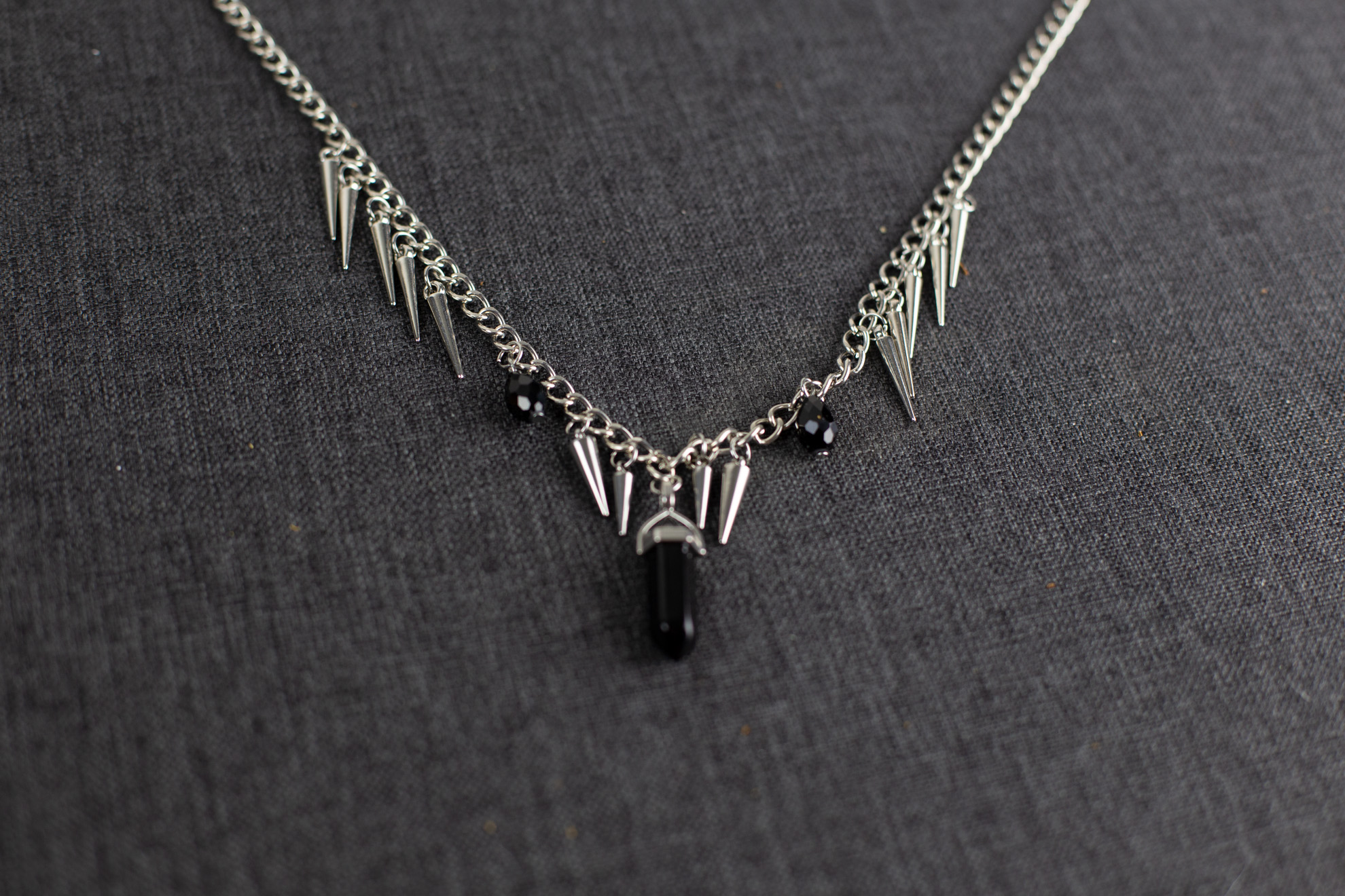 Crimson Fang Spike Necklace - Ogrlica - Image 2